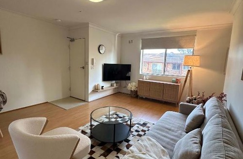 Liverpool Apartment | Cute & Light-filled Apartment - near Liverpool CBD