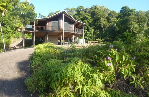 Cow Bay House | Daintree Holiday Homes - Yurara - Ocean views with Luxury Spa Bath for Two.