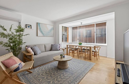 Dee Why Apartment | Dee Why Beachside 2BR with AC | 3min Walk to Beach