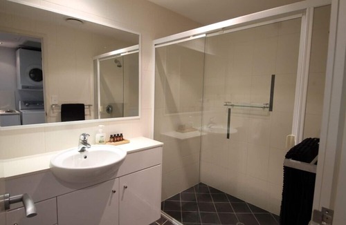 Brisbane Waterfront House | Deep Blue 11 Apartment Moreton island