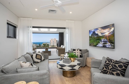 Manly Apartment | Designer Penthouse Overlooking Manly, the Ocean and Harbour