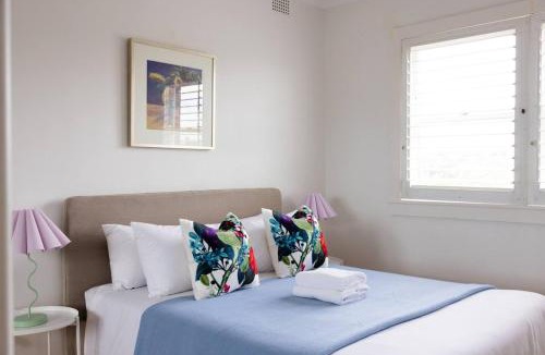 Double Bay Apartment | Double Bay Art Deco Apartment with Harbour Vistas