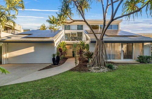Noosa Heads House | Driftaway Noosa - Walk to beach & Hastings St