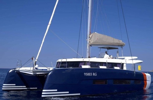 Komolac Boat Rental | Dubrovnik Delight: A Sun-Kissed Sailing Experience