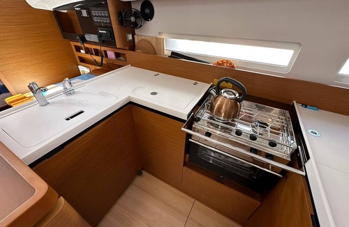 Komolac Boat Rental | Dubrovnik Delight: A Sun-Kissed Sailing Experience