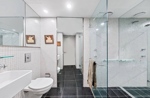 Kings Cross Apartment | Eccentric exec 1BR apartment in Potts Point hub - with a pool
