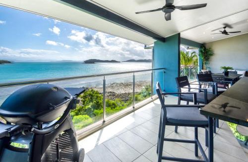 Hamilton Island Villa | Edge 5 Oceanfront 3-Bedroom Apartment - Featuring an Infinity Pool, Spa Bath, Buggy and Valet Service