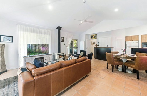 Montville House | Elevata Villa Retreat Montville with Magnesium Spa, Wood Fire, Privacy in Nature