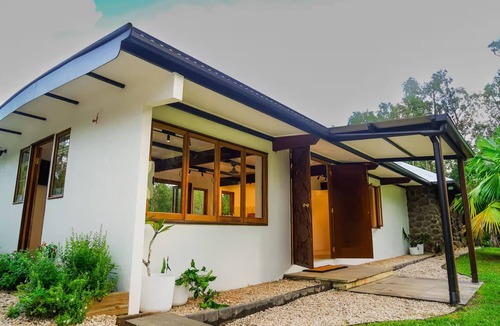 Mission Beach House | Entire home in Mission Beach, Australia 3 guests/1 bedroom/2 beds/1 bath