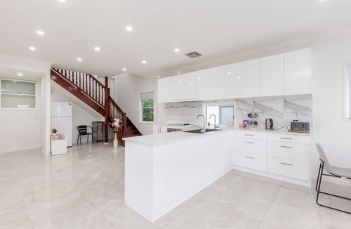 Highgate Hill House | Entire House close to CBD South Bank