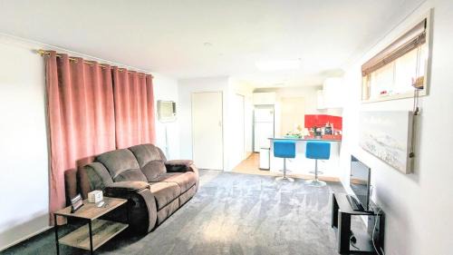 Ingleburn House | Entire Place Private Luxe 1BR with 1BA 1K 1LR