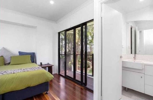 Rural View Bed & Breakfast | Executive Tropical Property - Whitsundays