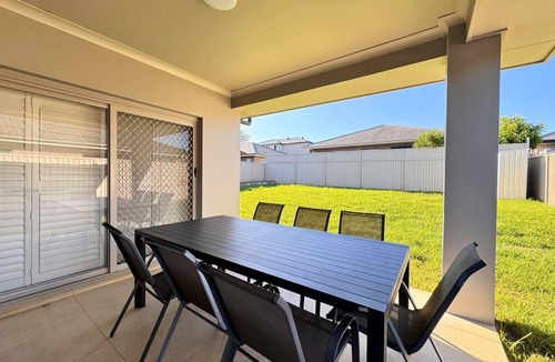 Jordan Springs Villa | Family and Group Holiday Home Sleeps 13 Near Western Sydney Airport, Penrith