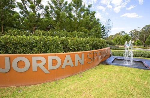 Jordan Springs Villa | Family and Group Holiday Home Sleeps 13 Near Western Sydney Airport, Penrith