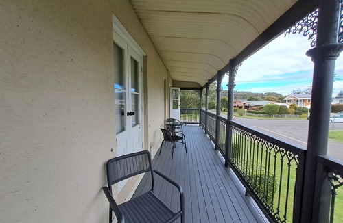 Bateau Bay House | Family beach house