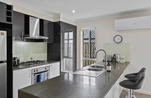 Coomera House | Family-Friendly 3BR Home Near Theme Parks & Shops