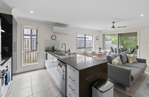 Coomera House | Family-Friendly 3BR Home Near Theme Parks & Shops
