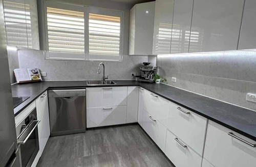 Oatley Apartment | Family friendly 3BR in the heart of Oatley Village 30 mins train to CBD, Beaches