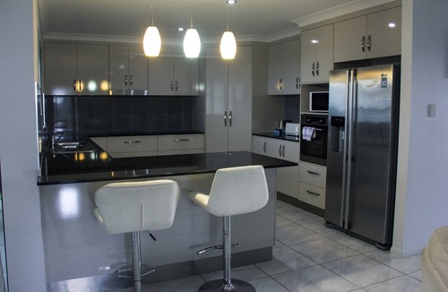 Ooralea House | Family Friendly Holiday Home 2 night min