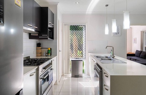 Mango Hill House | Family Holiday Retreat | 4 Beds & Pool