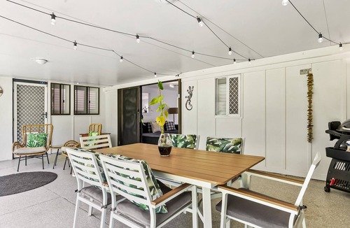 Buddina Apartment | Family Home Near Cafés and Surf Beaches