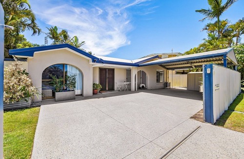 Buddina Apartment | Family Home Near Cafés and Surf Beaches