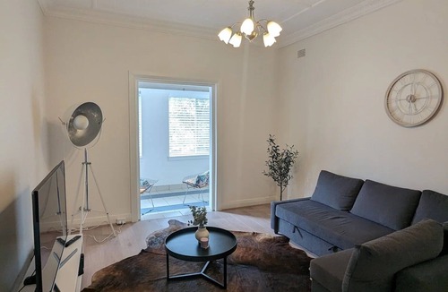 Belmore House | Family house near train station WIFiNetflix