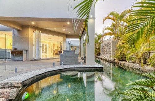 Pelican Waters House | Family Retreat With Pool Perfect for School Hols
