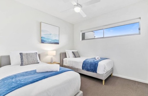 Birtinya Apartment | Family size 2brm apt water views opp hospital