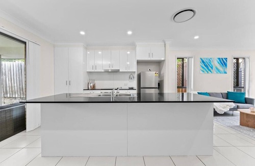 Bellbird Park House | Family Stay |Central Air-Con| Parking| Near Shops