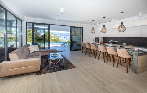 Komarna Villa | Ferienhaus für 8 Personen mit Pool und Meerblick