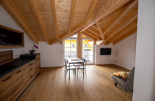 Chieming Apartment | Ferienwohnung Seeblick, 1-4 Pers., 1 Sep. Schlafzimmer, Südbalkon