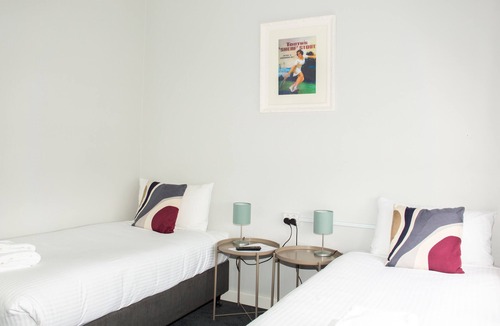 Cringila Hotel | Five Islands Hotel