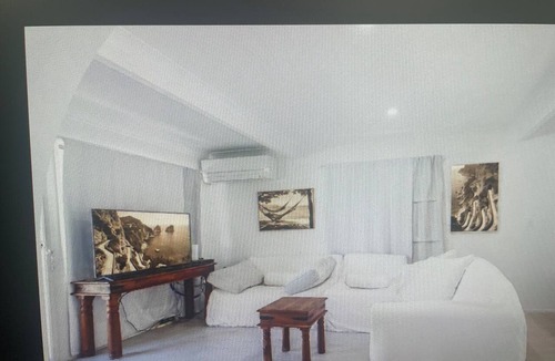 Bald Hills House | Full house all comforts Bald Hills close to Hwy near - shops - train - boat ramp