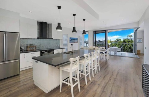 Alexandra Headland House | George 8 Ultimate Beach House