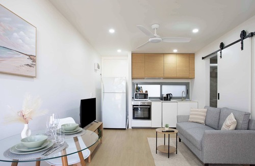 Glebe Apartment | Glebe 1BR Loft Near CBD | Cafés, Markets & WFH