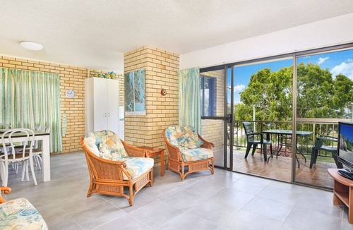 Golden Beach Apartment | Golden Shores U7, 21 Landsborough Parade