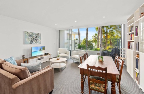 Chiswick Apartment | Gorgeous 2-Bed Unit near Riverside Parks