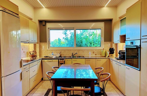 Spata-Artemida House | Gorgeous 8-bedroom House in Artemis town 10 min from airport 200m from the beach
