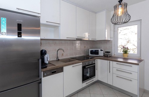 Komarna Apartment | Gorgeous apartment in Komarna with WiFi