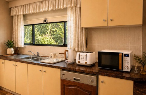 Kingsford House | Grand Executive Residence – Coastal Lifestyle & Premium Entertaining + Parking