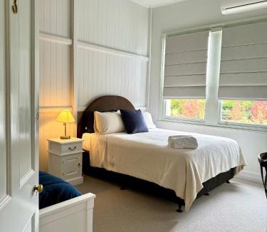 Crows Nest Hotel | Grand Old Crow Hotel