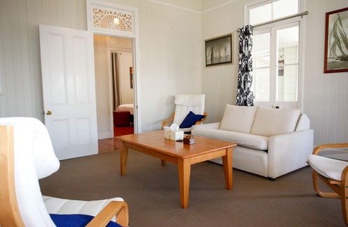 Manly House | Great Manly Qld’er with views, walk to water and wifi