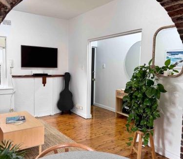 Bondi Apartment | GUEST FAVOURITE - Art-Deco Heritage Apartment in the Heart of Bondi