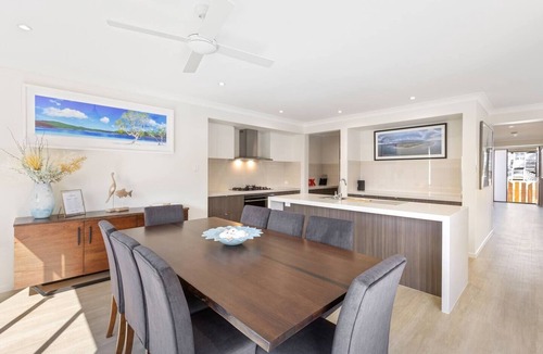 Urangan House | Hamptons Chic at Hervey Bay Refined Family Getaway