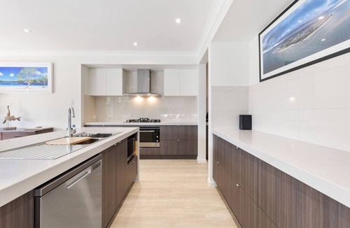 Urangan House | Hamptons Chic at Hervey Bay Refined Family Getaway