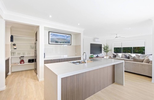 Urangan House | Hamptons Chic at Hervey Bay Refined Family Getaway