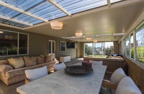 High Range House | Handleys Cottage | Pet Resorts Australia Adjacent