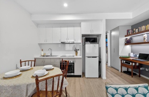 Kings Cross Apartment | Harbour Bridge Lookout Walk to Local Favourites
