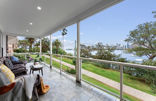 Cremorne Point House | Harbourfront Haven 4BR Retreat with Stunning Views of Sydney Iconic Landmarks